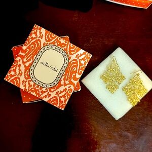 NWOT Stella & Dot Chantilly Lace Gold Earrings